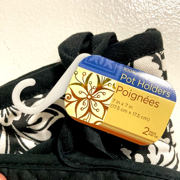 Oven Mitt with 2 Pot Holders Paisley Black and White Design Set 3 Pieces - Picture 10 of 11